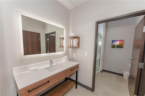 Images Hampton Inn and Suites Irving Hwy 183
