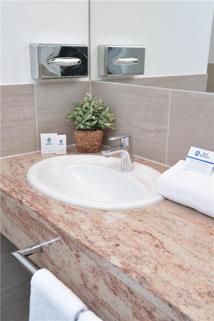 Best Western Queens Hotel Pforzheim-Niefern, Pforzheimer Strasse 52 in Niefern