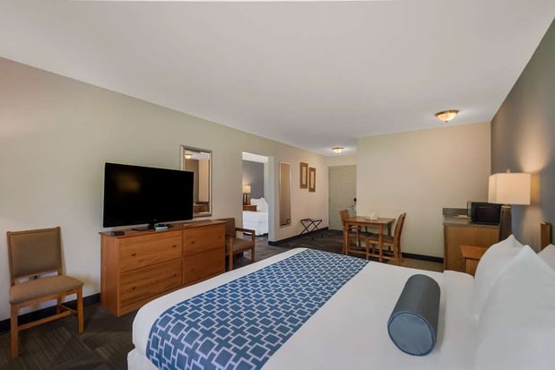 Images SureStay Plus by Best Western Berkeley Springs