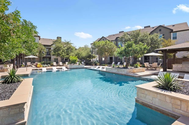 Images Camden Amber Oaks Apartments