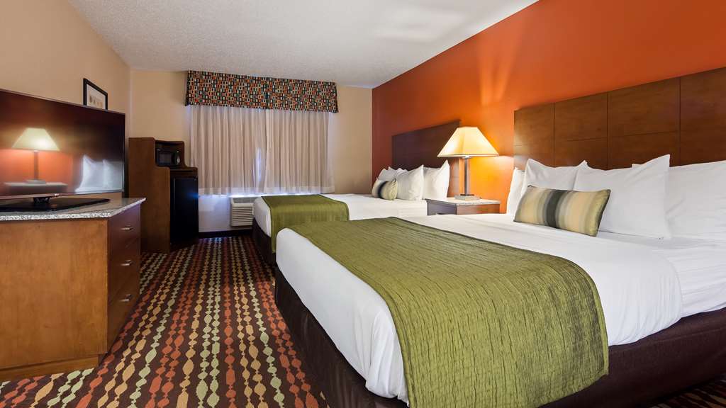 guest room Best Western Ambassador Inn & Suites Wisconsin Dells (608)254-4477