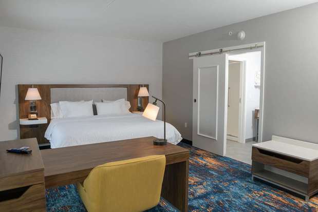 Images Hampton Inn & Suites Erie Bayfront