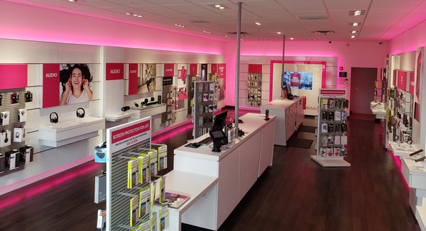 T Mobile Store At 29 Marginal Way 3 Portland Me T Mobile
