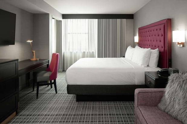 Images The Axis Moline Hotel, Tapestry Collection by Hilton
