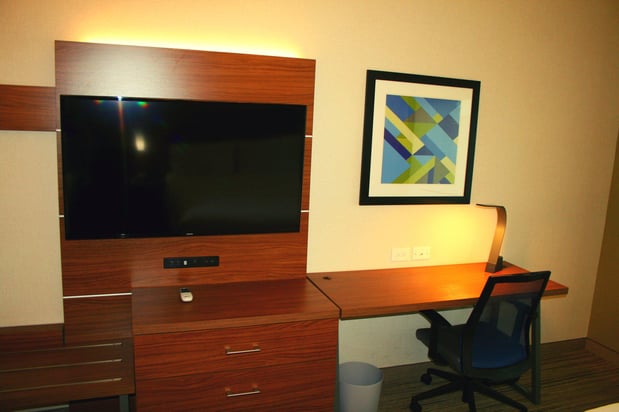 Images Holiday Inn Express & Suites Marina - State Beach Area by IHG