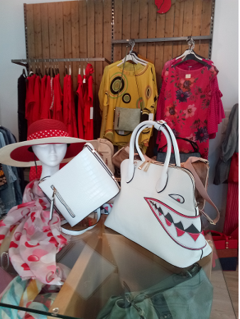 Franzis Italienische Mode, Dorf 73 in Vomp