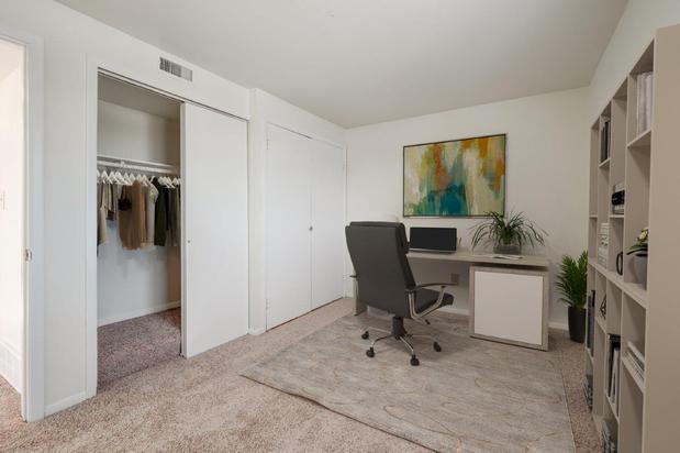 Images Idylwood Apartment Homes
