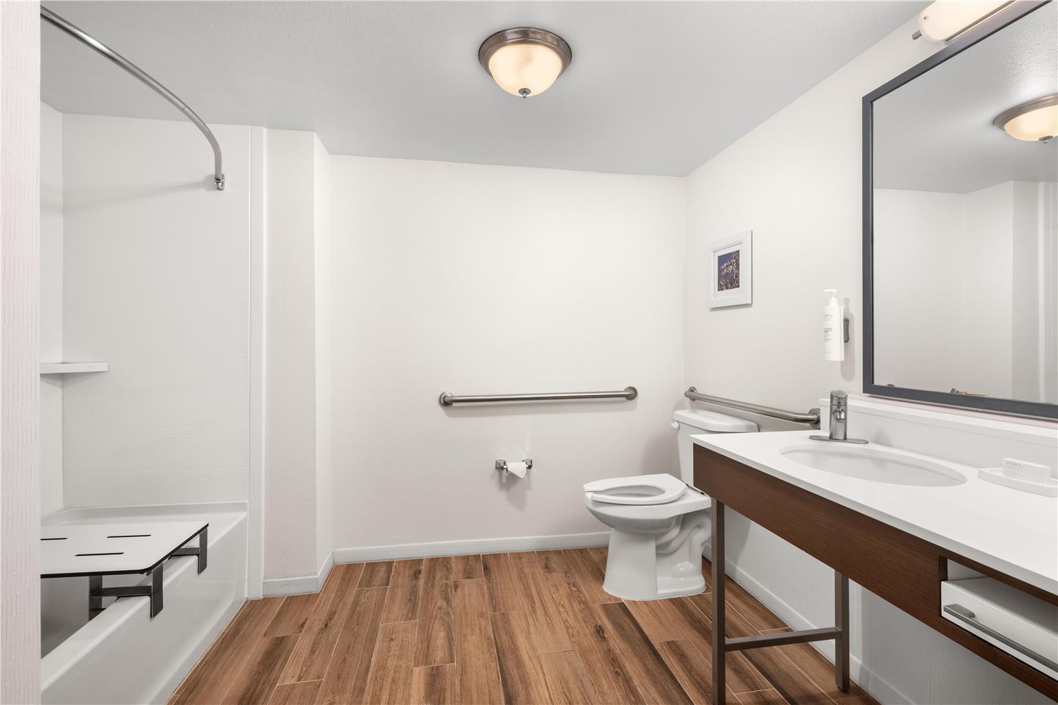 Guest room bath