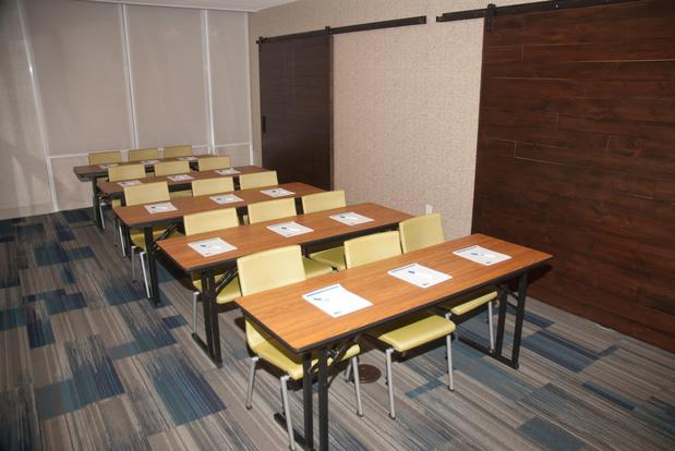 Images Holiday Inn Express & Suites Decatur by IHG