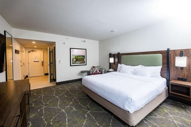 Images Hampton Inn & Suites Dobson