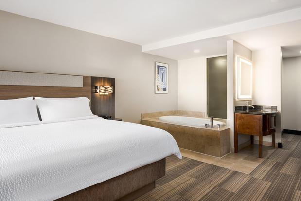 Images Holiday Inn Express Simi Valley by IHG