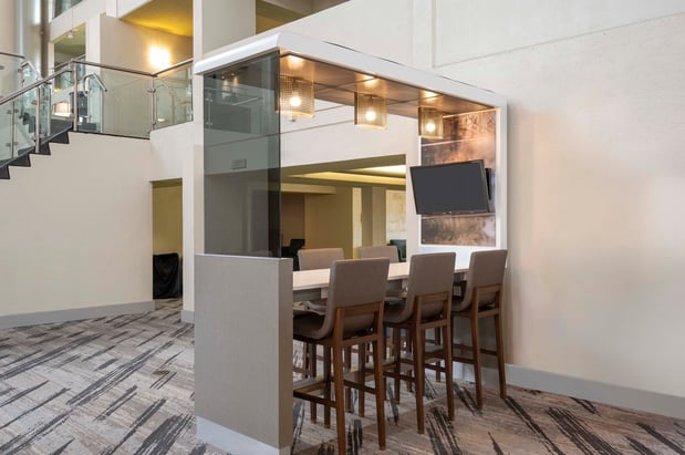 Images Crowne Plaza Indianapolis-Airport by IHG