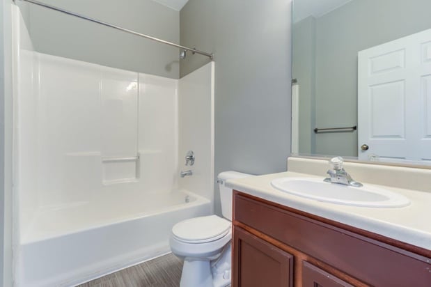 Images Avalon at Northbrook Apartments & Townhomes