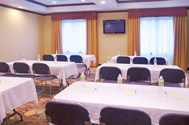 Images Holiday Inn Express & Suites Winnie by IHG