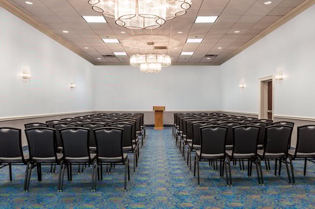 Images Holiday Inn & Suites Oklahoma City North by IHG