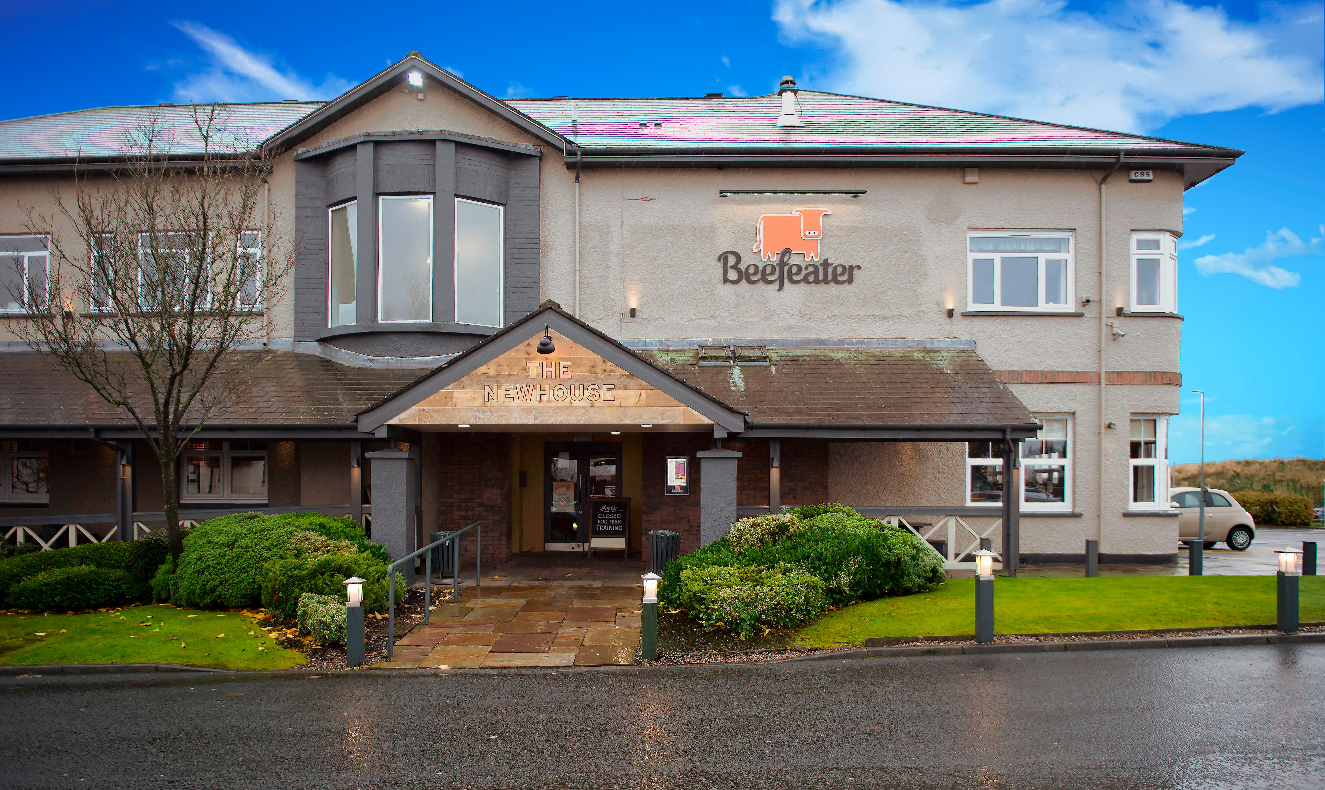 Beefeater restaurant exterior Premier Inn Glasgow (Motherwell) hotel Motherwell 03337 777287