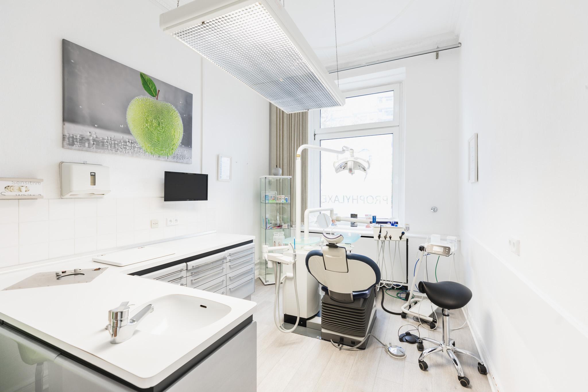 Zahnarztpraxis Marvin Reuter - Ihr Zahnarzt in Berlin Wilmersdorf, Uhlandstraße 98 in Berlin