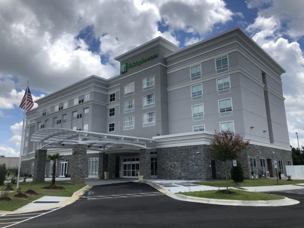 Images Holiday Inn & Suites Fayetteville W-Fort Bragg Area by IHG