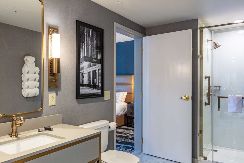 Guest room bath