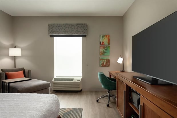 Images Hampton Inn & Suites Tampa Busch Gardens Area
