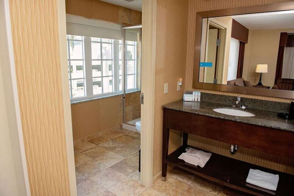 Guest room bath