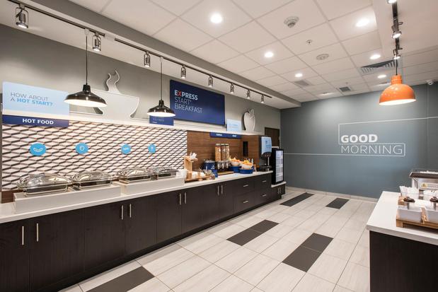 Images Holiday Inn Express & Suites Phoenix North - Happy Valley by IHG