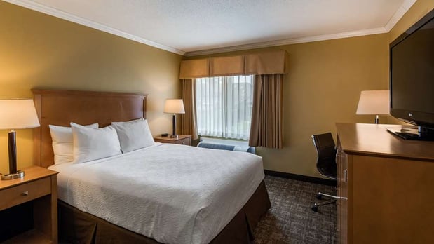Images Best Western Plus Windjammer Inn & Conference Center