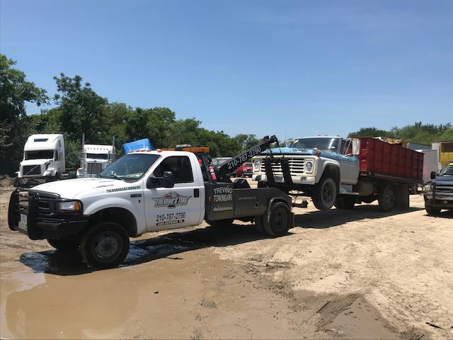 Treviño Towing Photo