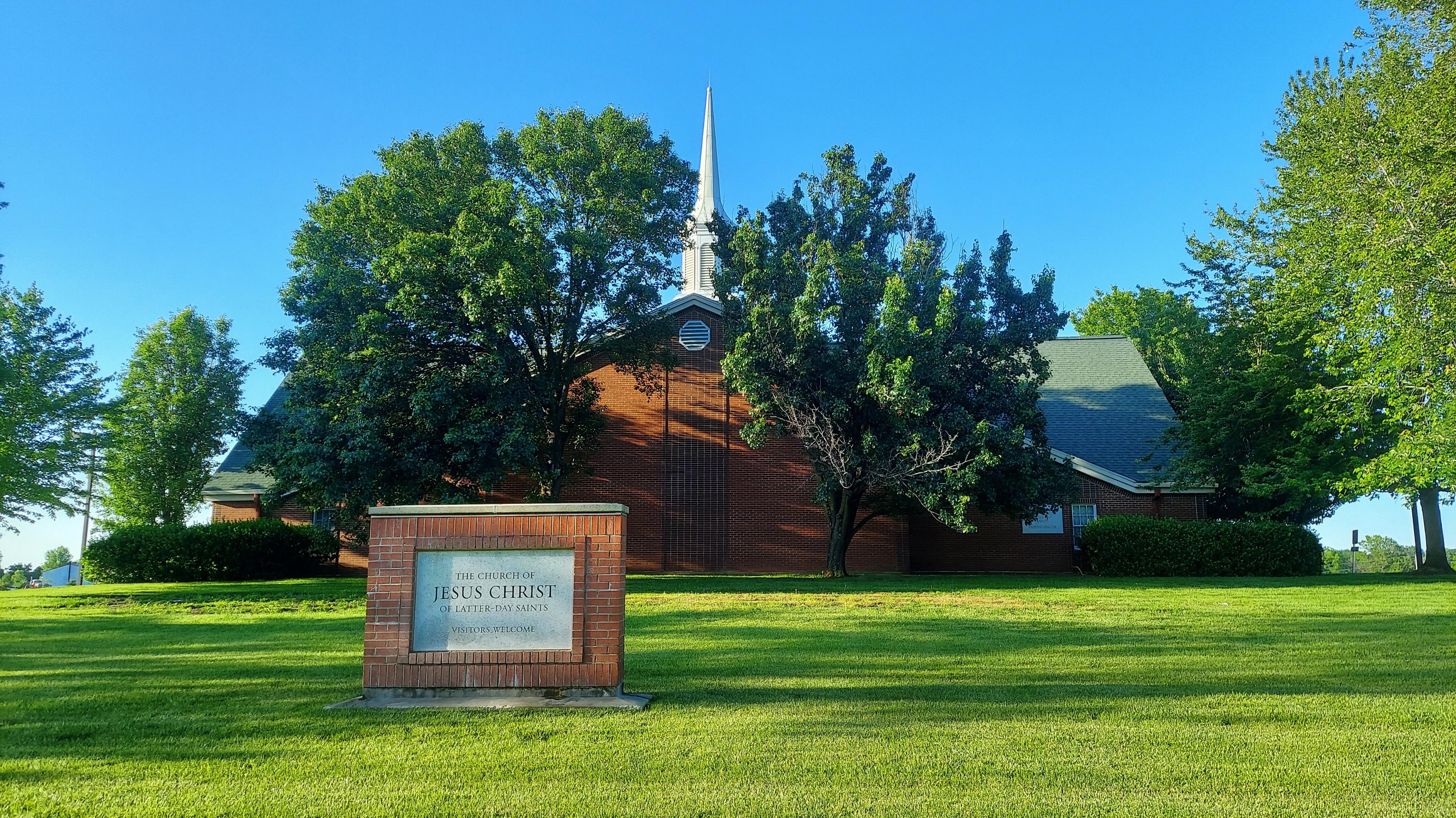 Photo of The Church of Jesus Christ of Latter-day Saints located in Aurora, Missouri exterior.