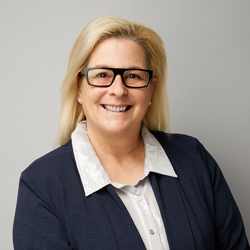 Stephanie Paquet headshot.