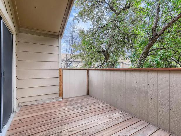 Images Meadow Lark Apartments