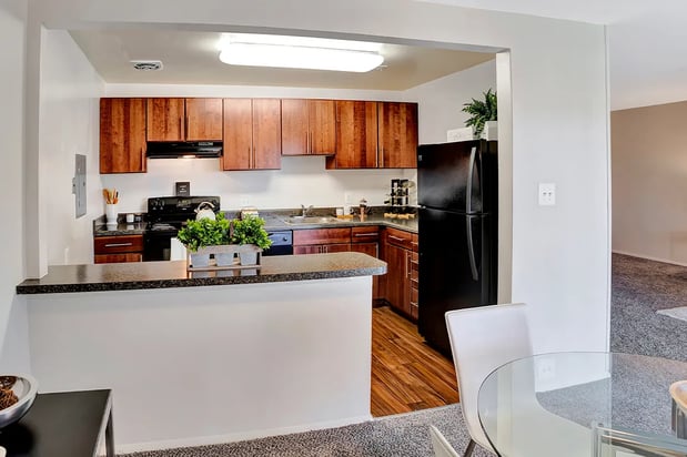 Images Kenilworth at Charles Apartments