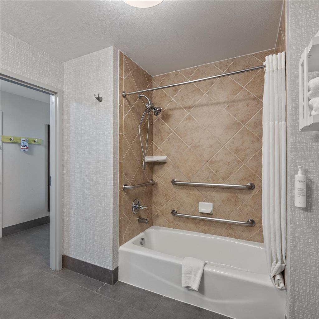 Guest room bath 