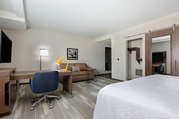 Images Hampton Inn & Suites San Diego Airport Liberty Station