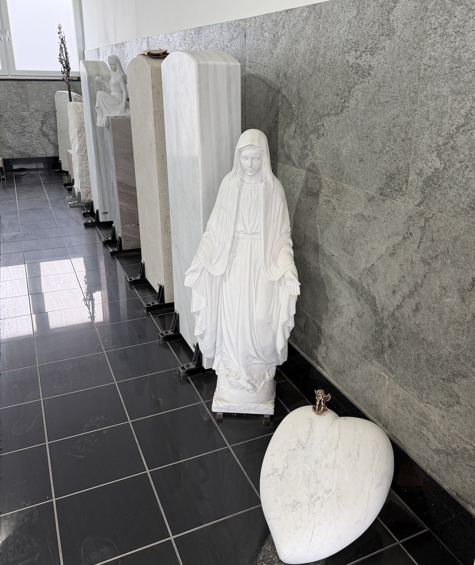 Ludwig Schneider - Denkmale und Steinbau AG - Steinmetz & Grabsteine München, Unterhachinger Straße 15 in München