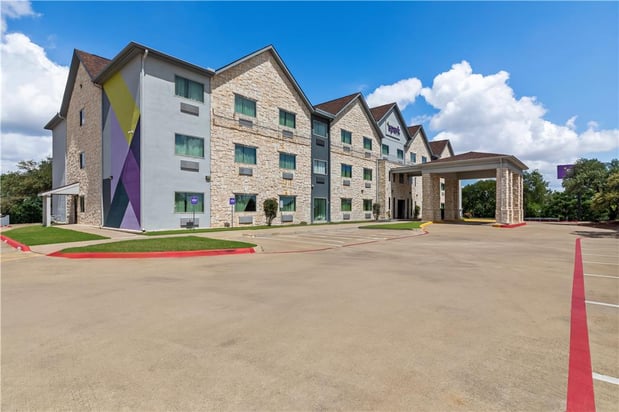 Images Spark by Hilton Round Rock