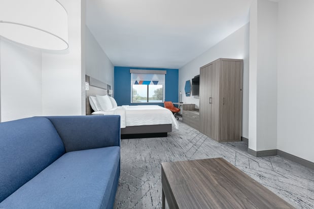 Images Holiday Inn Express & Suites Winnie by IHG