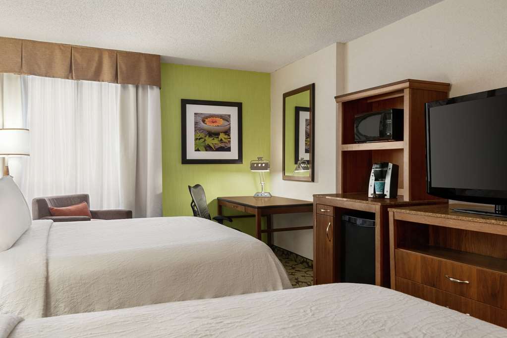 Hilton Garden Inn Saskatoon Downtown in Saskatoon: Guest room