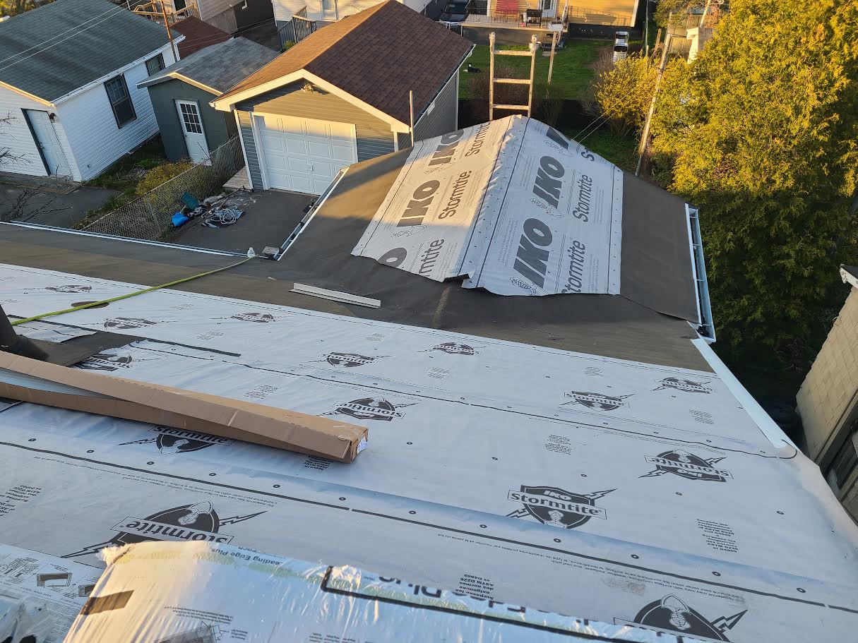 Images R&R ROOFING & RENOVATIONS LTD