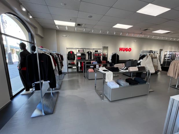Images HUGO Outlet - San Ysidro