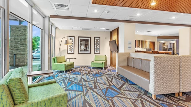 Images Holiday Inn Express & Suites Mobile - University Area by IHG