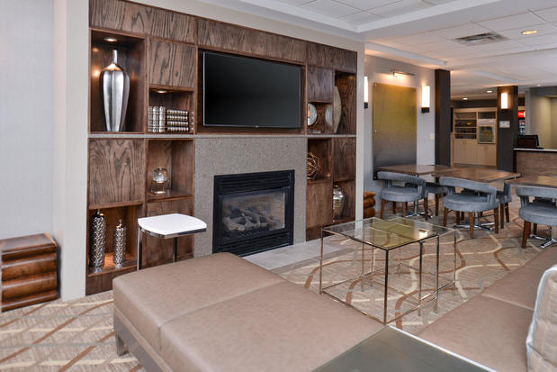 Images Holiday Inn Express & Suites Lafayette by IHG