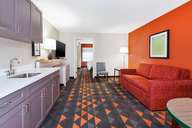 Images Holiday Inn & Suites Toledo Southwest - Perrysburg, an IHG Hotel