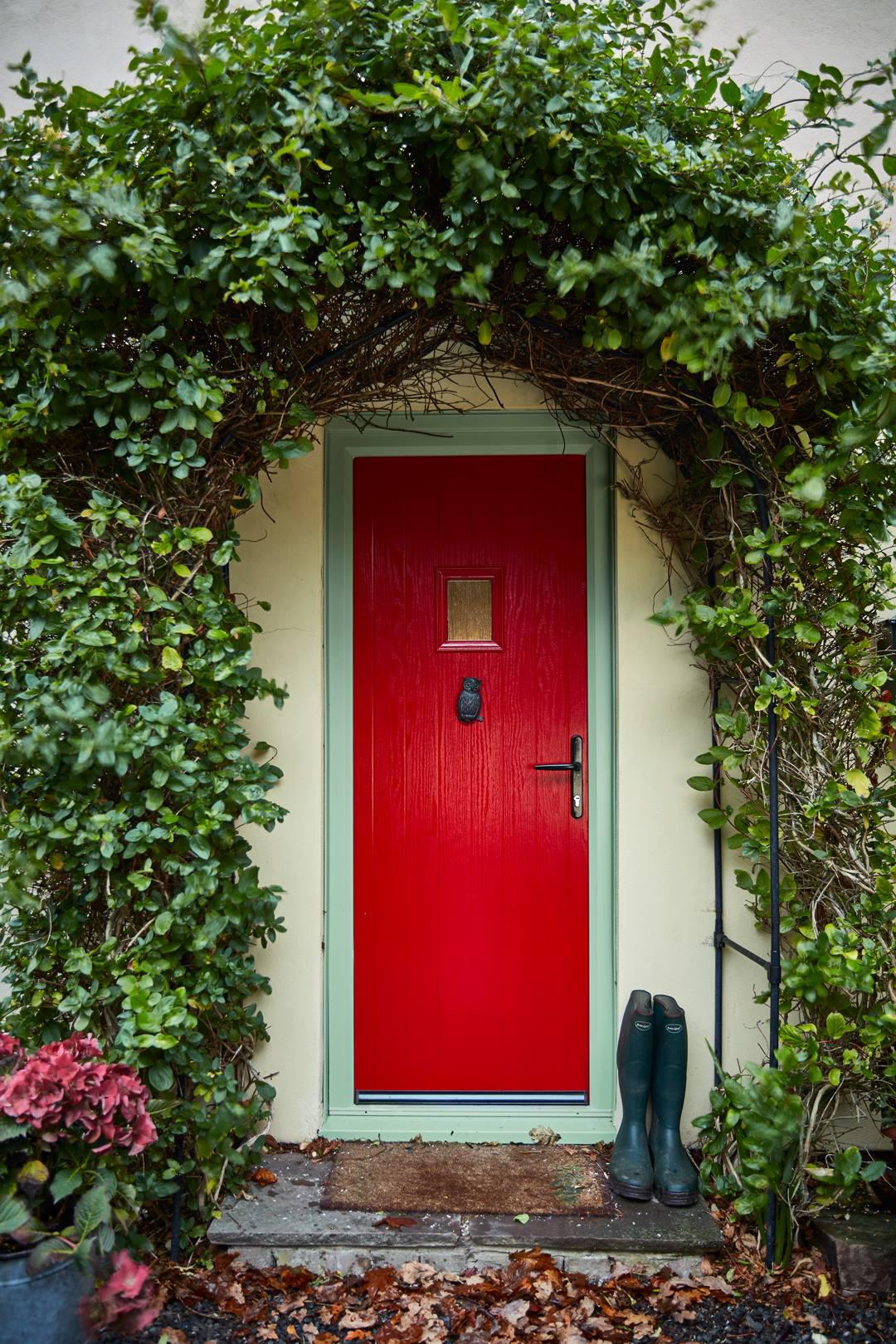 Find your perfect door from our Contemporary, Traditional and Cottage composite door styles. Customise your chosen design with a generous selection of colours, door furniture and glass options to find the perfect look for your home.