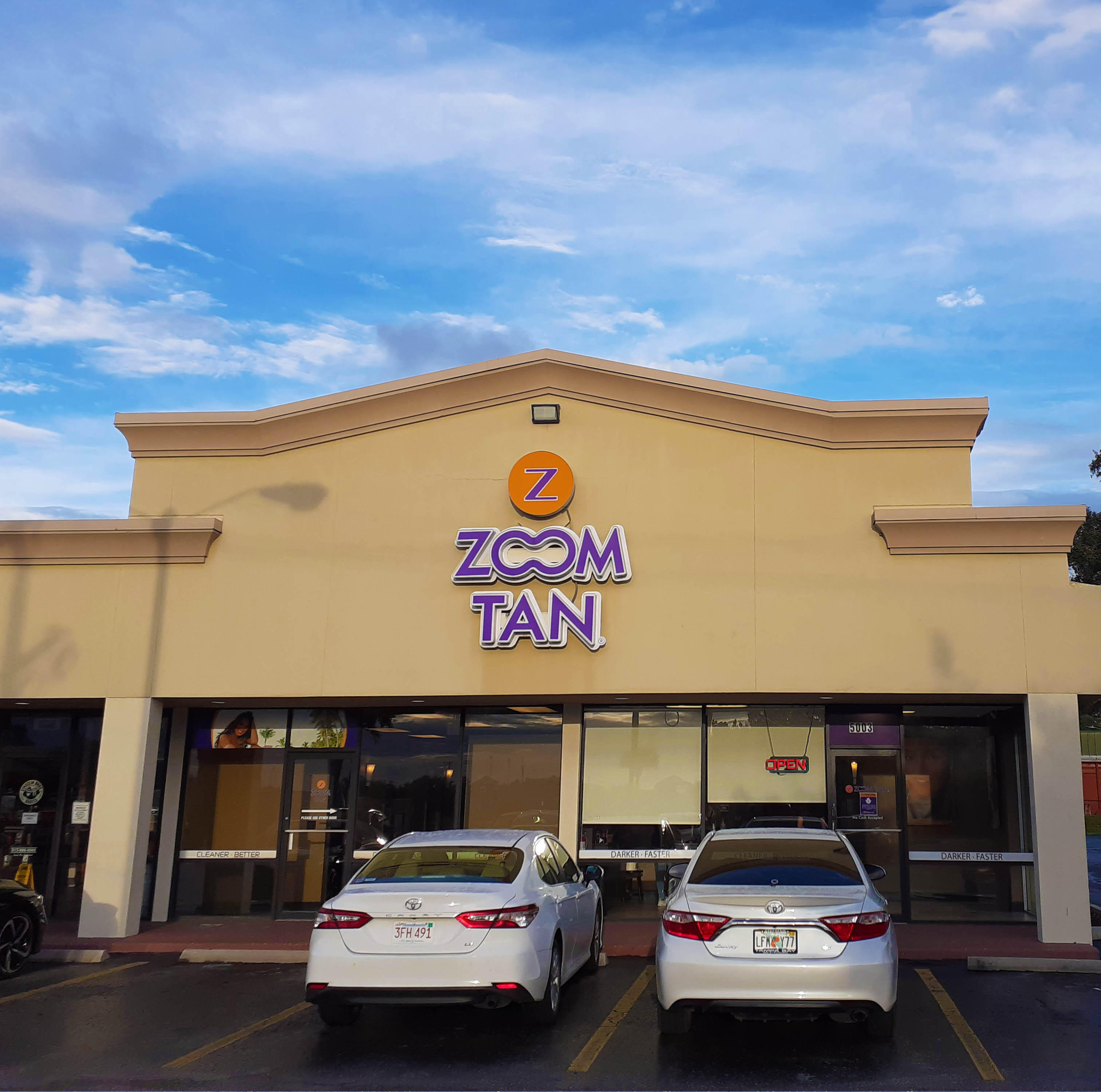 Zoom Tan salon storefront in Tampa, FL