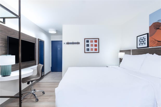 Images Spark by Hilton Clarion