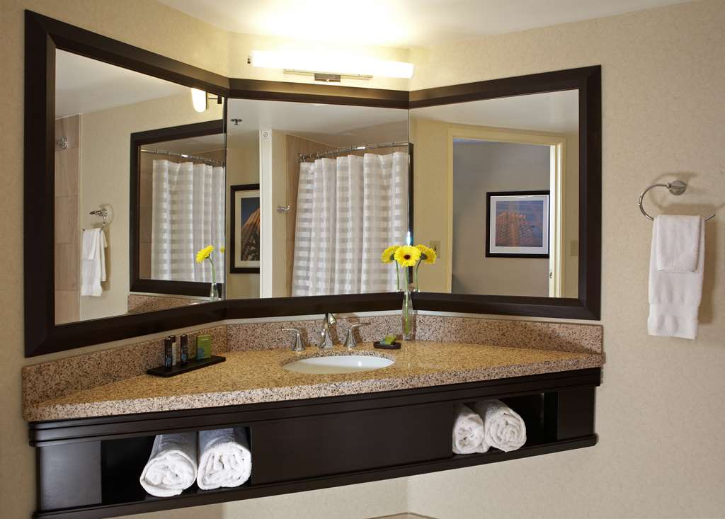 Guest room bath