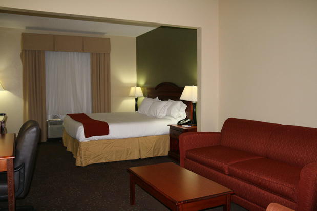 Images Holiday Inn Express & Suites Greenville, an IHG Hotel