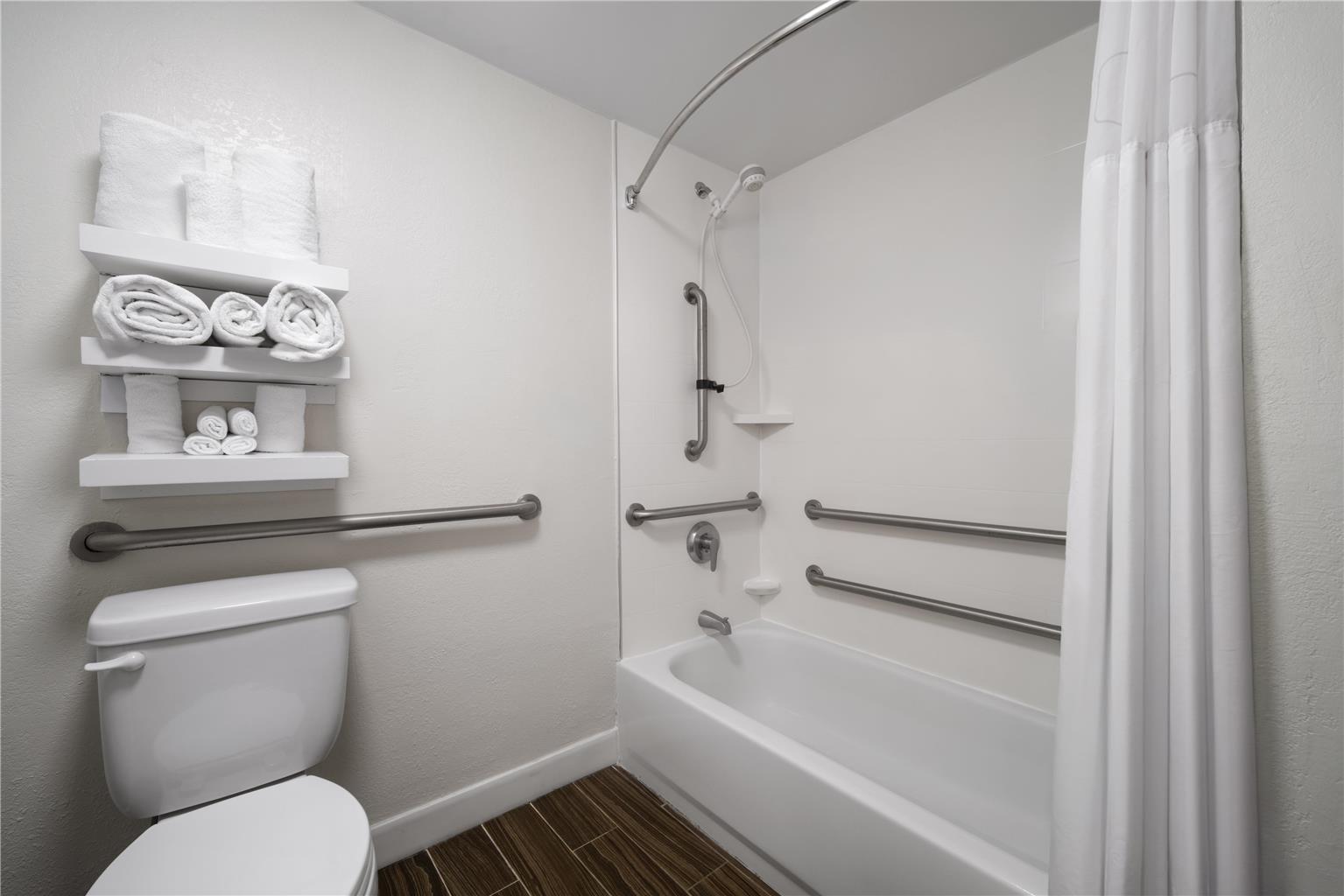 Guest room bath 