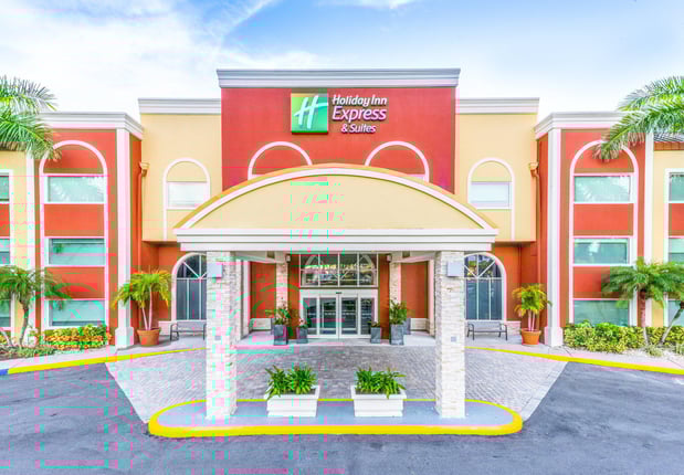 Images Holiday Inn Express & Suites Bradenton West by IHG